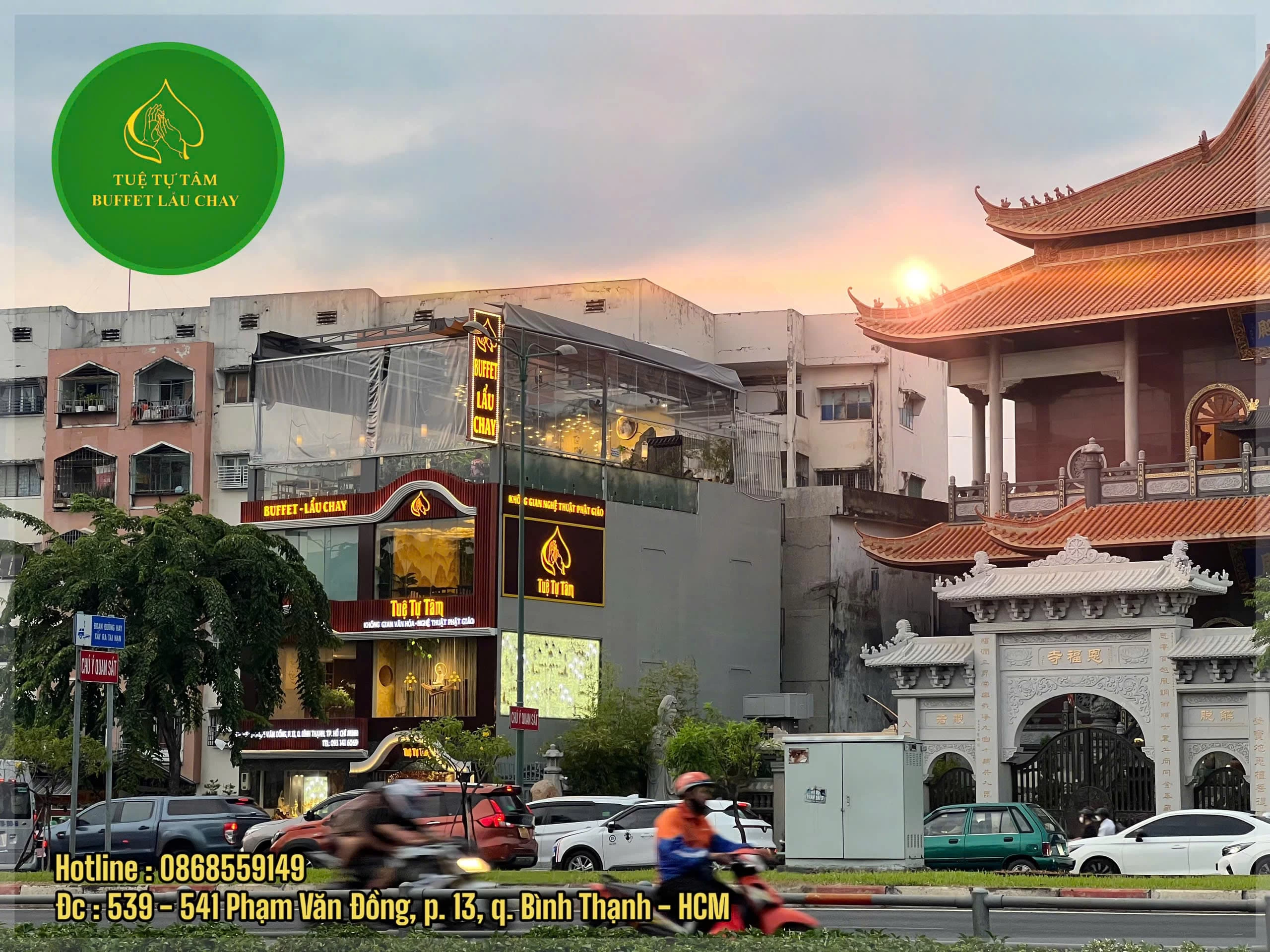 Tuệ Tự Tâm nằm trên con đường Phạm Văn Đồng náo nhiệt, cạnh chùa Ân Phước