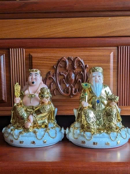 Tượng Tài Địa hoa y thiết vàng có sắc vàng sang trọng, rực rỡ và được chế tác vô cùng kỳ công