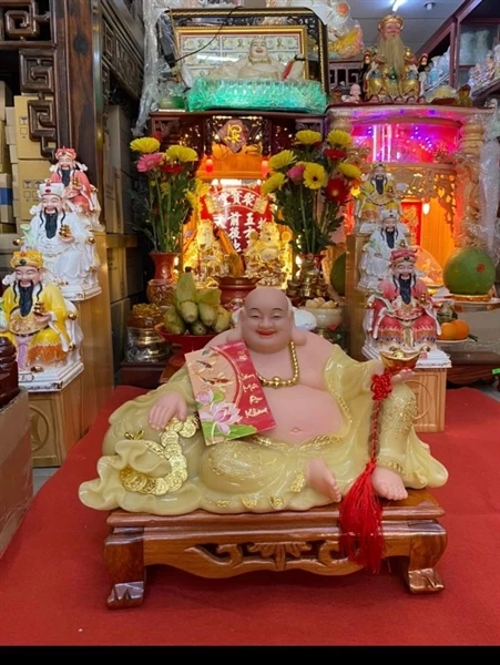 Di Lặc Xanh Ngọc 19in có thiết kế tinh xảo trong từng đường nét