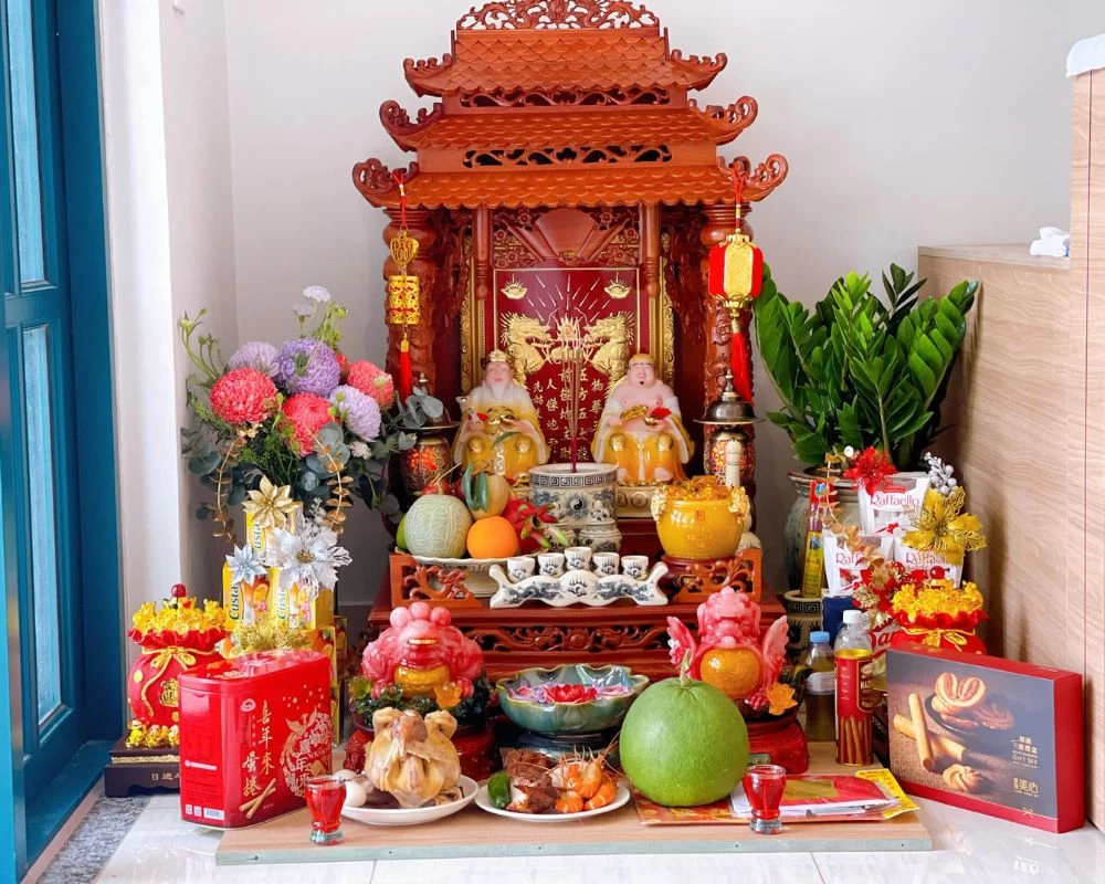 Bàn thờ Thần Tài Thổ Địa là một trong những sản phẩm được các gia đình tìm kiếm khi dọn đến nơi ở mới