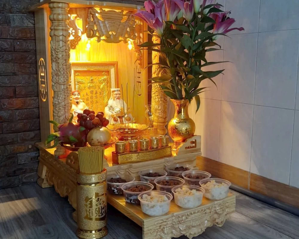 Sắp xếp các vật phẩm trên bàn thờ Ông Địa cần phải tỉ mỉ và theo những nguyên tắc cơ bảnSắp xếp các vật phẩm trên bàn thờ Ông Địa cần phải tỉ mỉ và theo những nguyên tắc cơ bản
