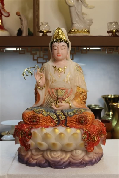 Bức tượng Quan Âm đá gấm thiên thanh