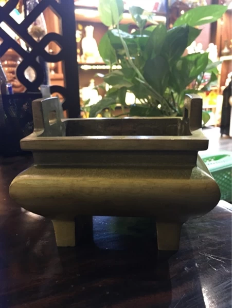 Bộ lư đồng bàn thờ