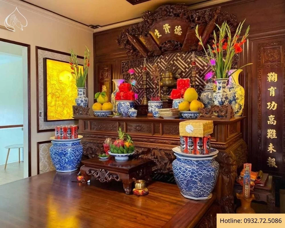 Mẫu trang trí bàn thờ gia tiên phong cách truyền thống
