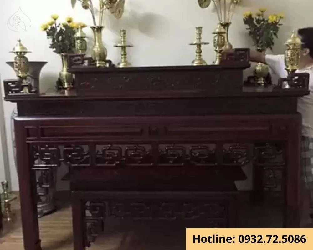 Bàn thờ 2 cấp cho không gian phòng thờ trang nghiêm 