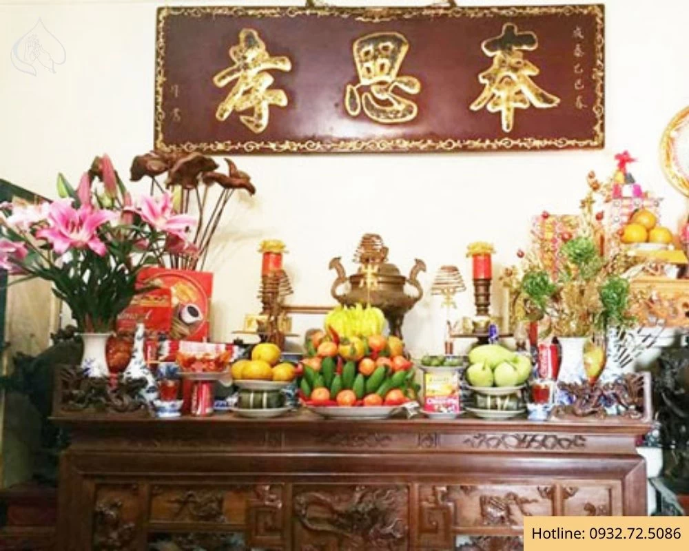 Trang trí bàn thờ gia tiên