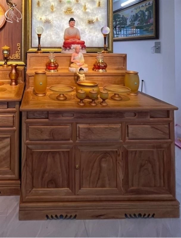 Bàn thờ sang trọng thờ Phật