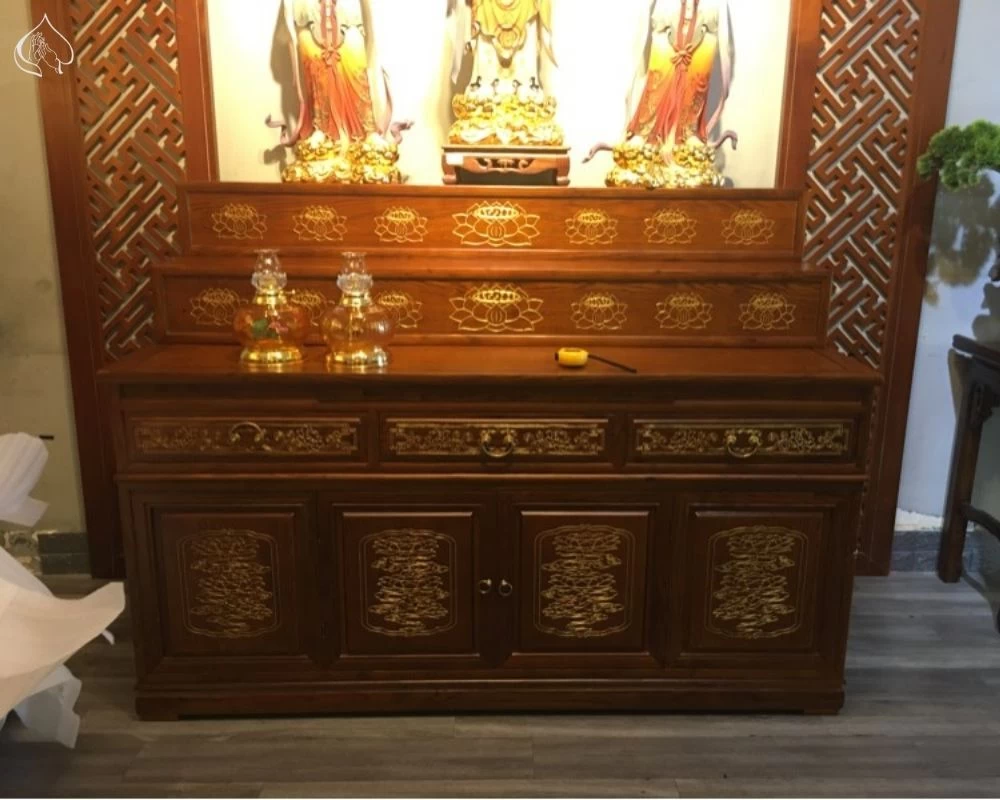 Bàn thờ tam cấp thờ Phật