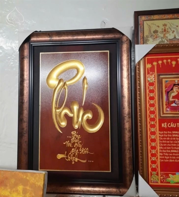 Tranh chữ Phúc có đèn