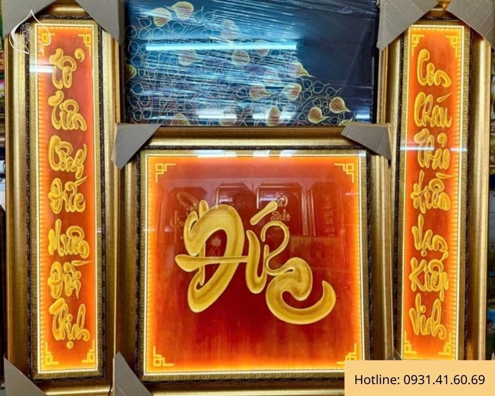 Bộ tranh chữ Đức và 2 câu đối