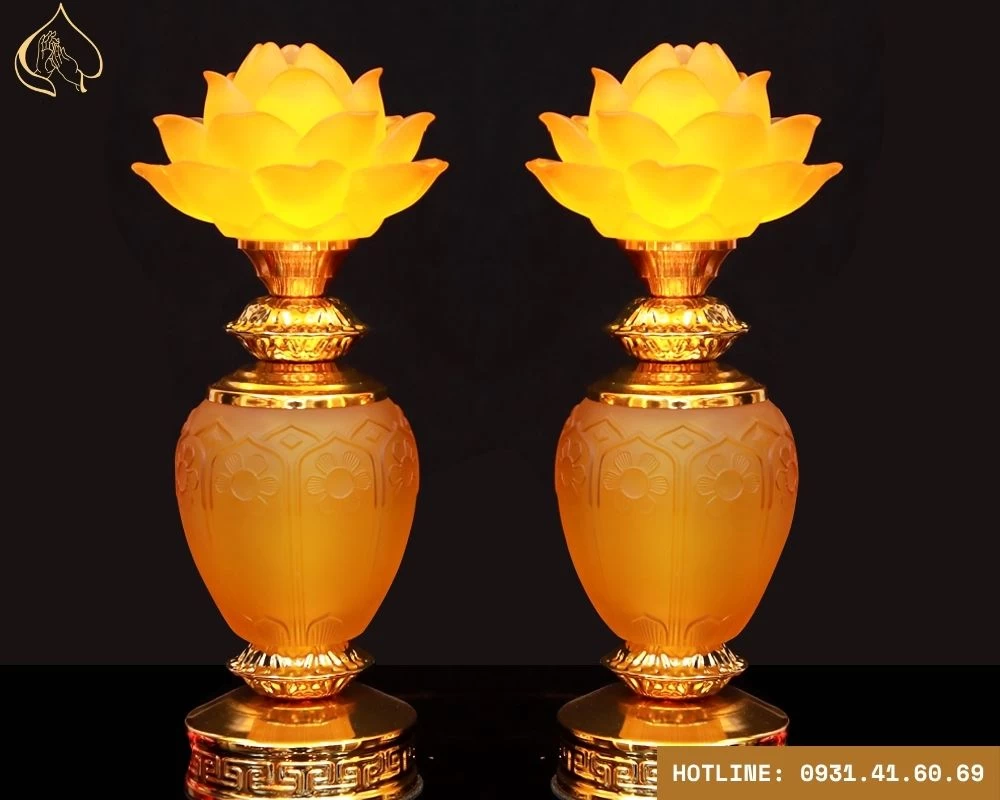 Mẫu đèn hoa sen trang trí bàn thờ ông Địa