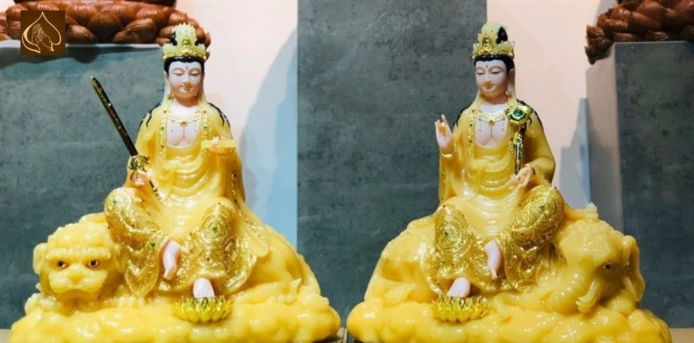 Phổ Hiền Bồ Tát bằng đá vàng rực rỡ