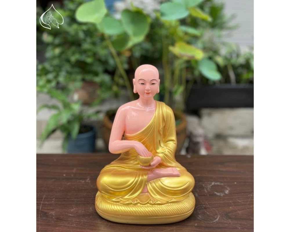 Tương Thánh Tăng Sivali dáng ngồi cầm bát