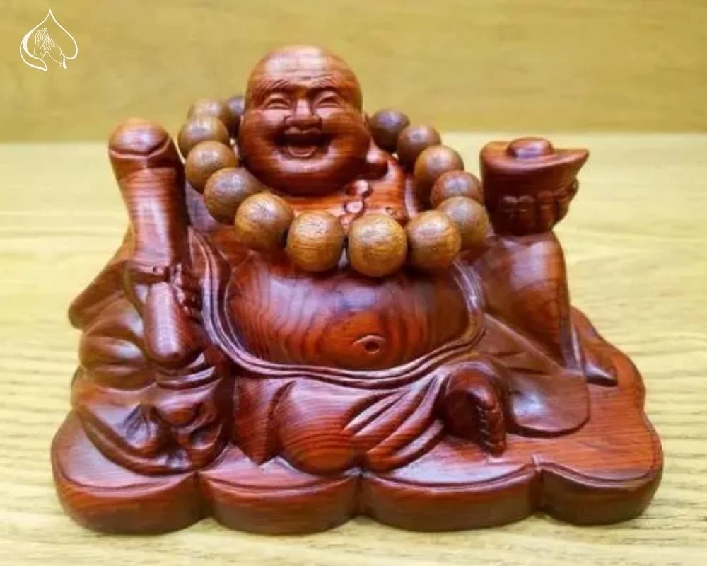 Phật Di Lặc bằng gỗ