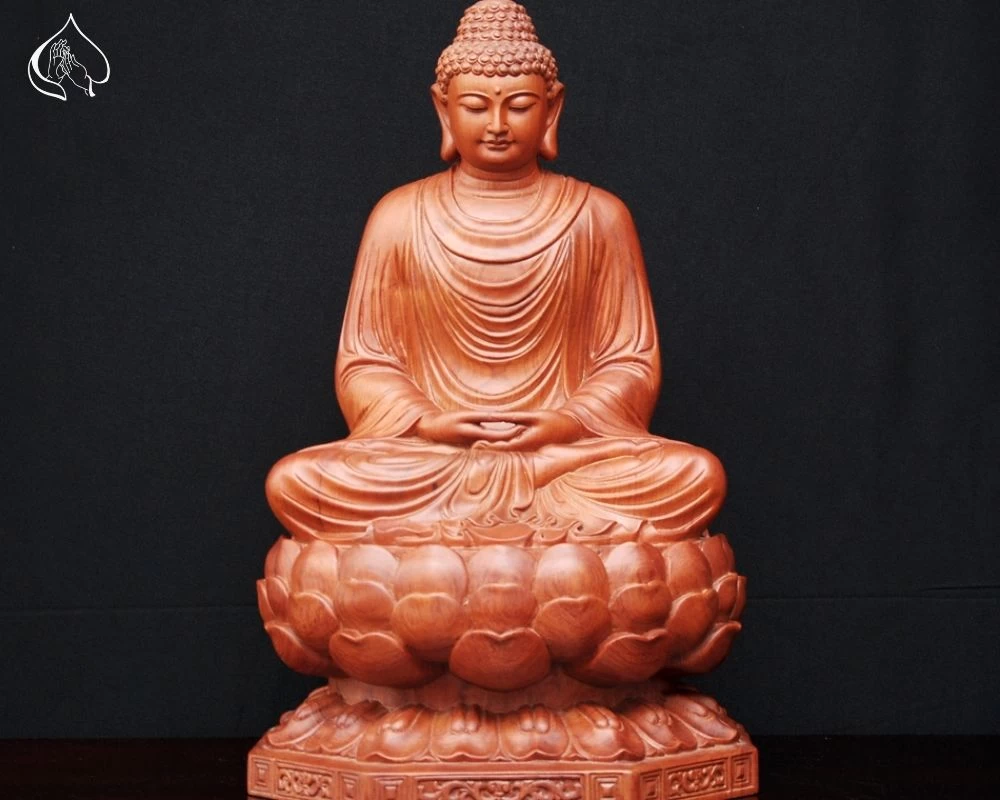Tượng Phật Bổn Sư bằng gỗ