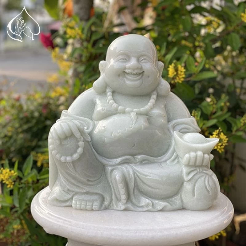 Tượng Di Lặc  cầm thỏi vàng