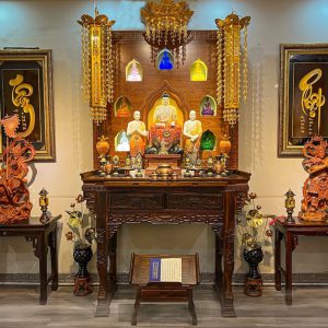 Bàn thờ Phật họa tiết sen