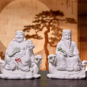 Tượng Tài Địa sứ trắng Đức Hóa là sản phẩm cao cấp, mang đến những điềm lành cho gia chủ