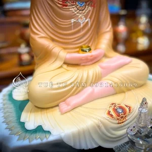 Đế tượng hoa sen của tượng biểu trưng cho sự thanh khiết, hướng thiện