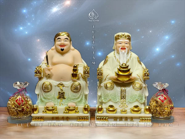 Tượng Tài Địa đá trắng của nhà Tuệ Tự Tâm