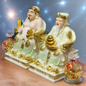 Cặp tượng có độ cao vừa phải, màu sắc tươi sáng, sang trọng nhưng không kém phần linh thiêng