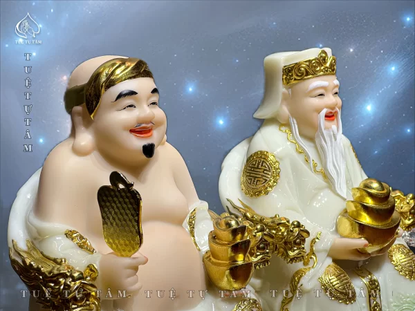 Nét hiền hậu trên gương mặt hai ngài mang đến sự sung túc cho gia chủ