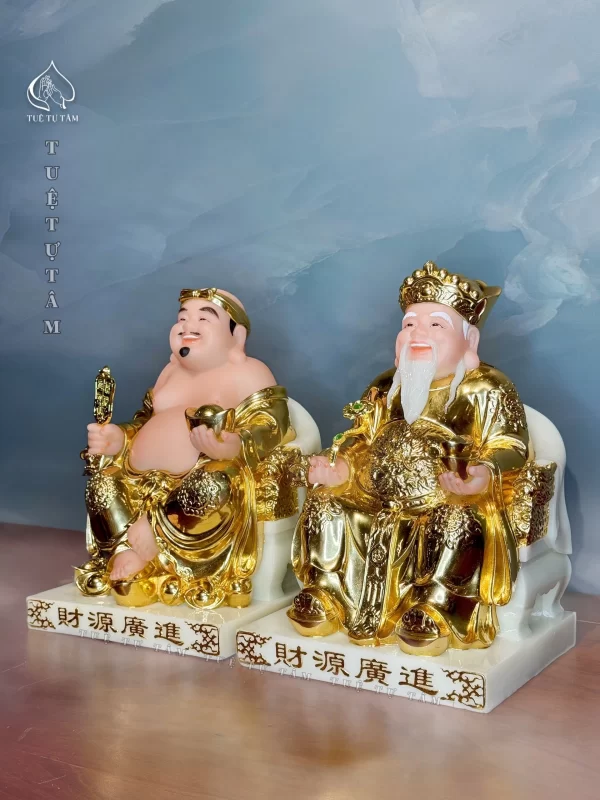Cặp tượng có màu sắc sang trọng, kích thước vừa phải