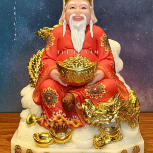 Tượng Thần Tài được chế tác vô cùng tinh xảo với sắc đỏ cam đẹp mắt
