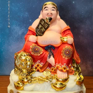 Tượng Ông Địa với sắc thái hiền lành, phúc hậu, mang đến sự may mắn và bình an cho gia chủ