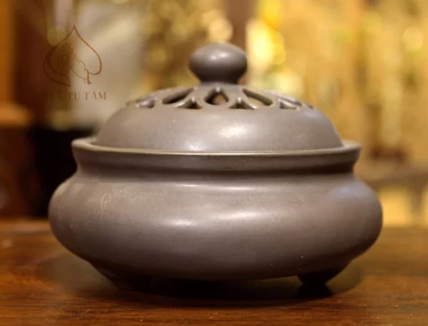 Hình dáng đầy đặn của sản phẩm xông trầm giúp khói tỏa đều và giữ hương lâu