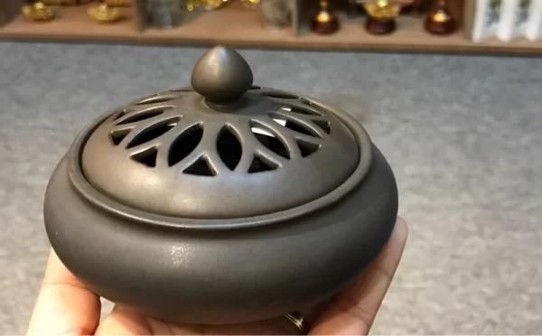 Xông trầm không hoa văn đơn giản nhưng mang đến nhiều công dụng khác nhau