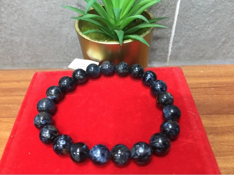 vòng tay phong thủy mệnh thủy