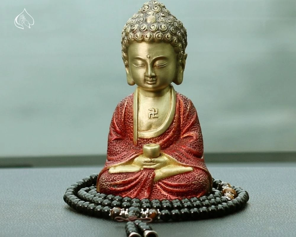 Phật A Di Đà để xe ô tô
